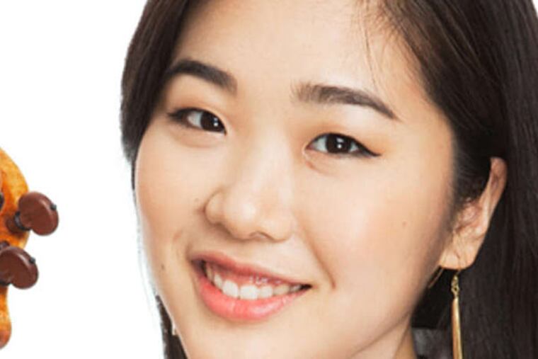 Violinist Kristin Lee (Photo Arthur Moeller)