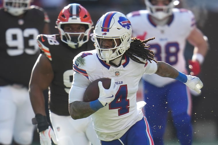 Buffalo Bills running back James Cook III runs for a touchdown against the Cleveland Browns on Sunday.
