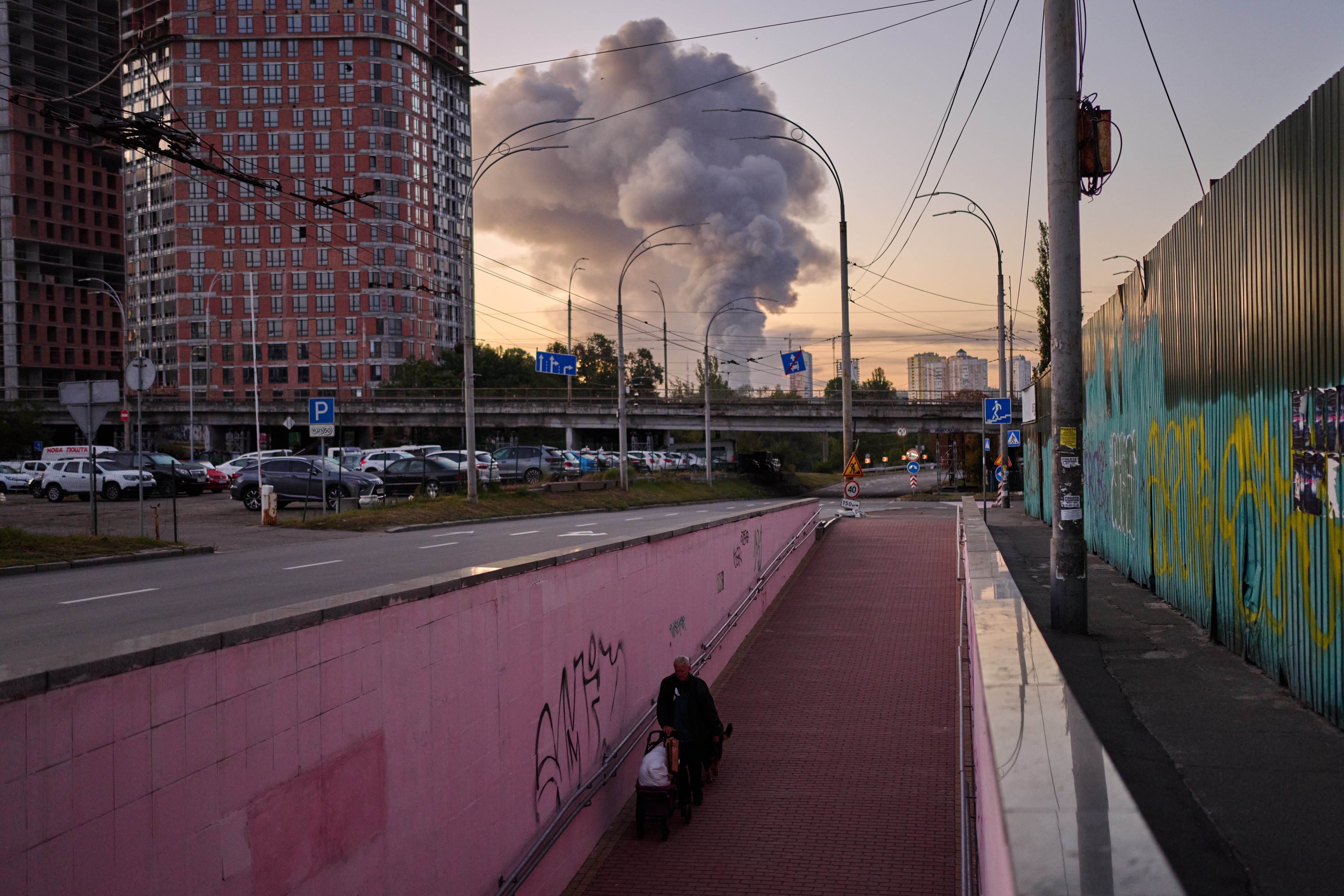 Russian drone and missile strikes on Ukrainian capital kill 2 people, ending pause in attacks