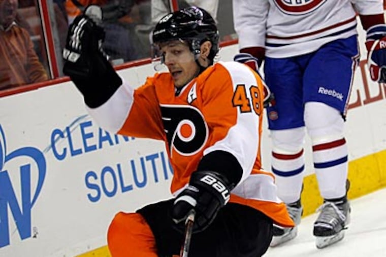 Flyers center Danny Briere will join Claude Giroux in Germany to play during the lockout. (Alex Brandon/AP file photo)