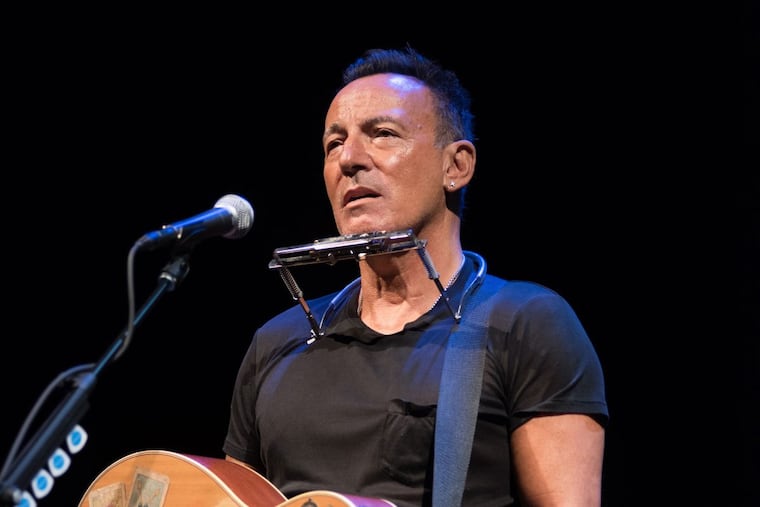 Bruce Springsteen in SPRINGSTEEN ON BROADWAY.