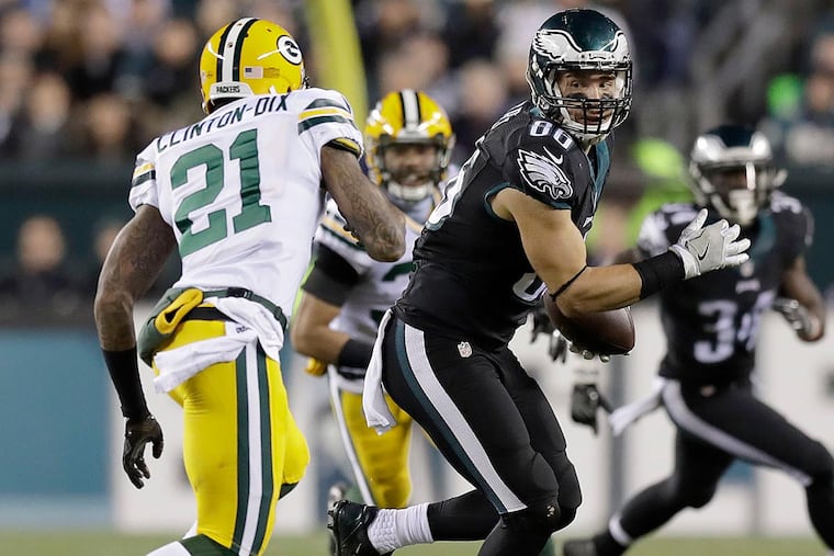Eagles tight end Zach Ertz runs with the football against Packers free safety Ha Ha Clinton-Dix.