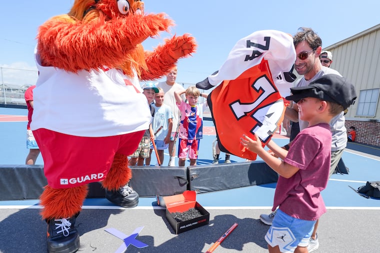 Gritty tosses a jersey to Luke Kilpatrick, age 7, of Wallingford, Pa., during the Flyers' Community Caravan in Ocean City on Thursday.