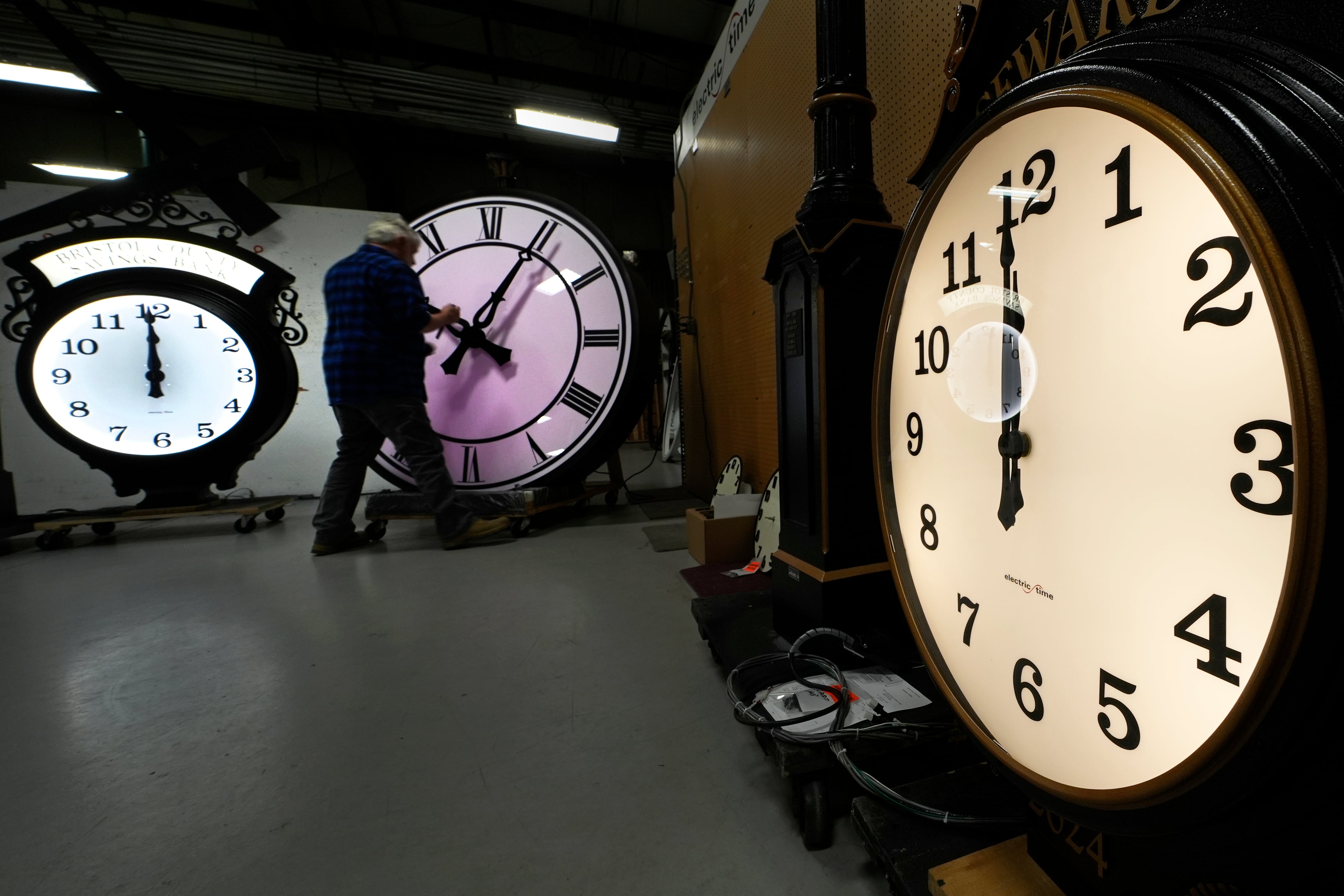 President Trump Urges Senator Cotton to Support Permanent Daylight Saving Time, Shares Contact Information