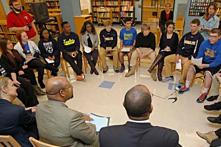 Mayor Nutter (2nd from bottom left) is having discussion with 11th and 12th grade students. ( AKIRA SUWA / Staff Photographer )