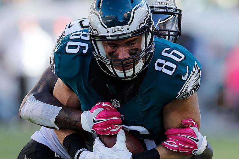 Eagles' Zach Ertz runs with football against New Orleans Saints' Brandon Browner on Sunday, October 11, 2015 in Philadelphia. ( YONG KIM / Staff Photographer )