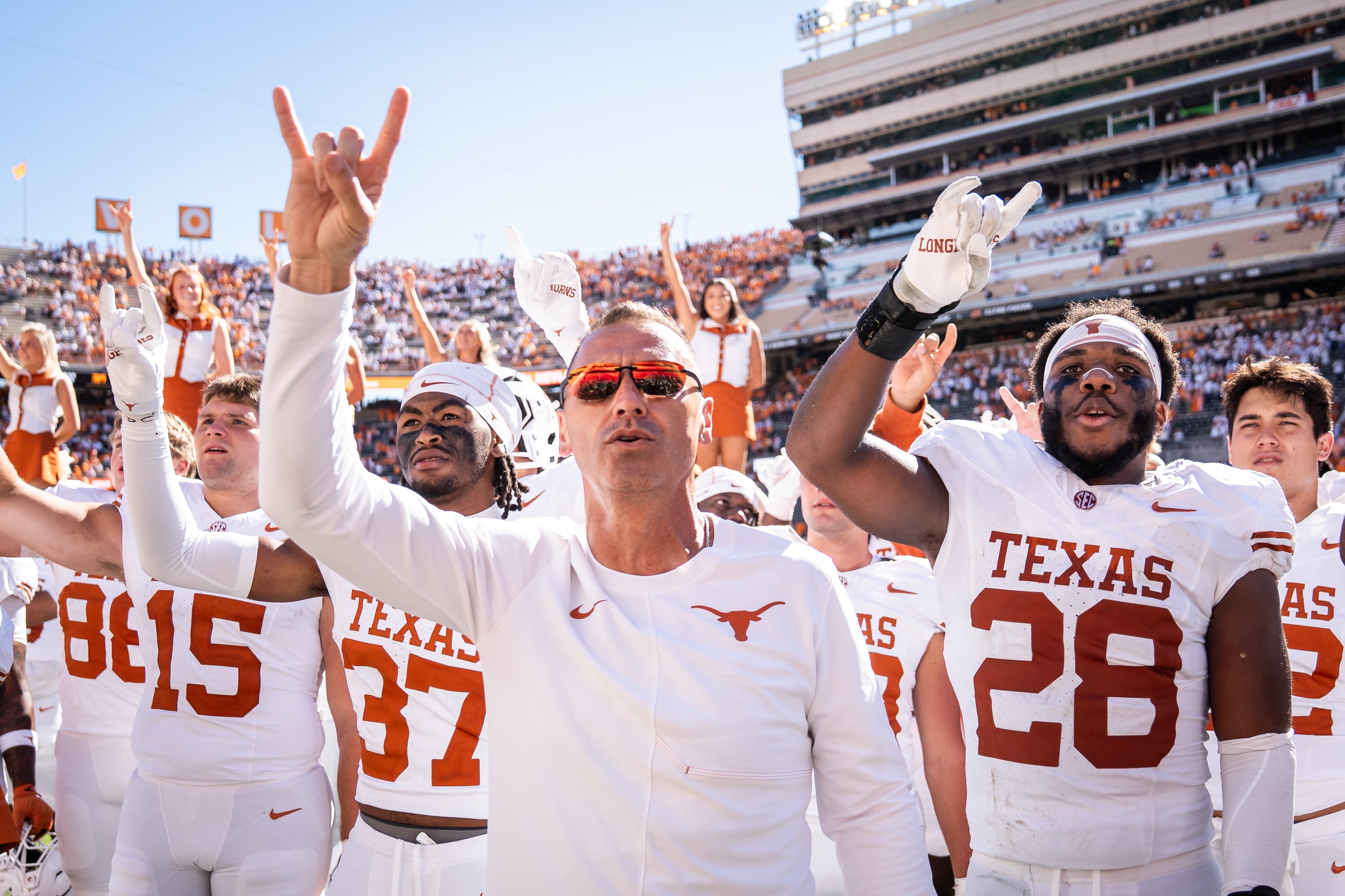 No. 1 Texas outlasts No. 14 Tennessee 20-17 in Knoxville as Simmons gets 5 sacks with Trump watching