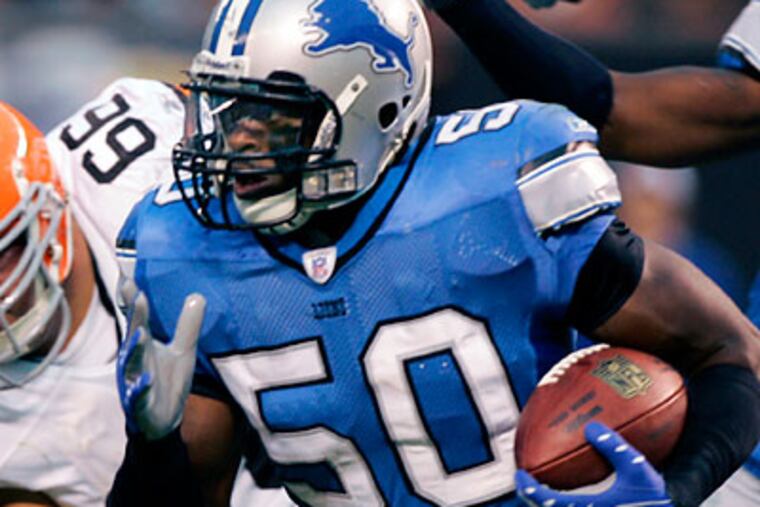 "We've looked at Ernie Sims for a couple of years here," Eagles GM Howie Roseman said. (Mark Duncan/AP file photo)