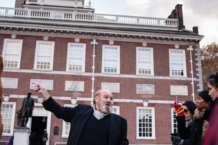 Ed Mauger of Philadelphia On Foot details the history of Independence Hall on the New Americans Tour, a self-guided tour inspired by history questions on the U.S. citizenship test. ( MATTHEW HALL / Staff Photographer)