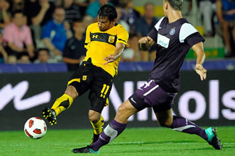 Carlos Ruiz played most recently for Greek club Aris Thessaloniki. (Hans Punz/AP file photo)