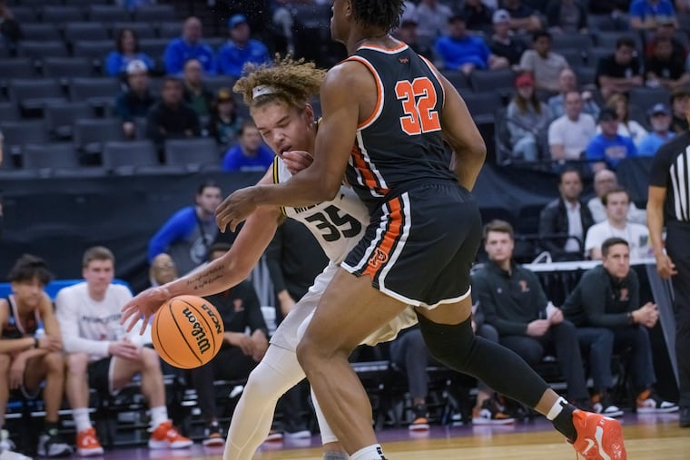 Missouri forward Noah Carter, left, is guarded by Princeton forward Keeshawn Kellman (32).