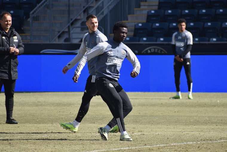 Markus Anderson (center) watches a shot during Friday's Union practice at Subaru Park.