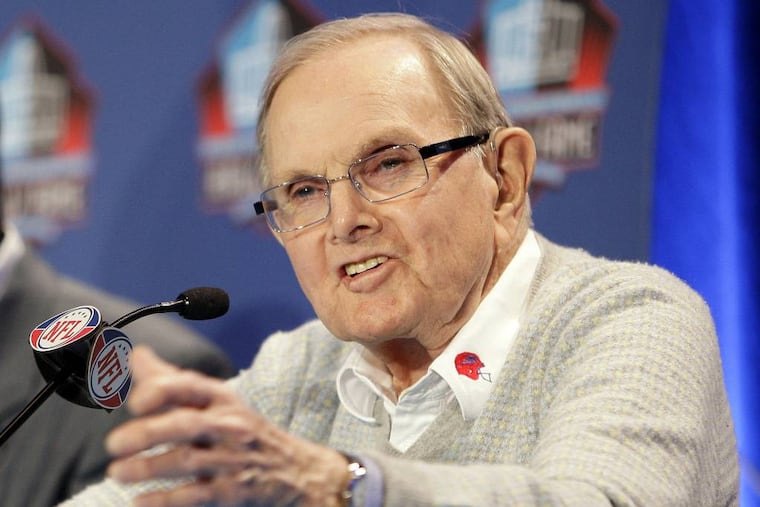FILE - In this Jan. 31, 2009, file photo Buffalo Bills owner Ralph Wilson gestures during a news conference in Tampa, Fla. Bills owner Wilson Jr. has died at the age of 95 at his home in Grosse Pointe Shores, Mich. Bills president Russ Brandon made the announcement at the NFL winter meetings in Orlando, Fla., Tuesday, March 25, 2014. Wilson Jr. was one of the original founders of the American Football League and owned the Bills for the last 54 years. (AP Photo/Chris O'Meara, File)