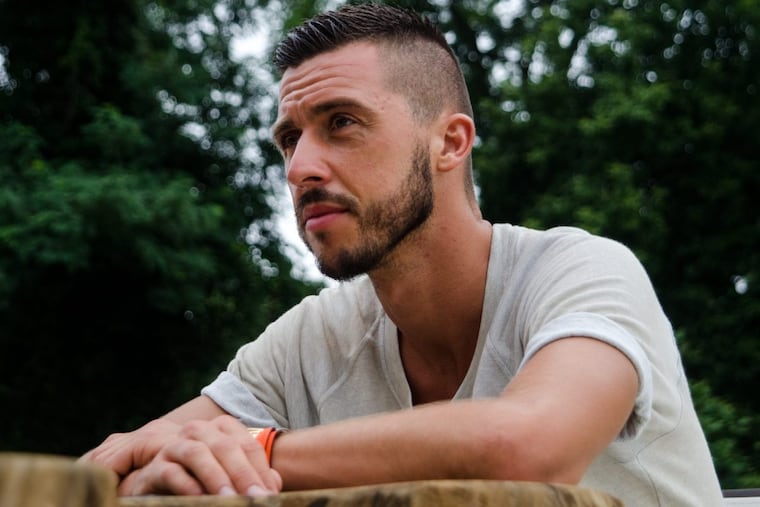 Haris Medunjanin tells the story of his childhood, soccer career, and identity as Bosnian and Dutch.