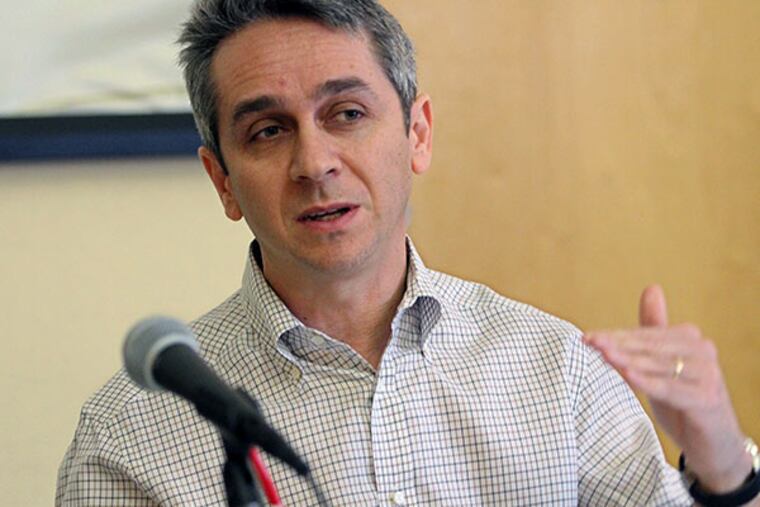 Josh Kopelman from First Round Capital speaks during a round table at the Free Library, as part of Philly Tech Week. ( MICHAEL BRYANT / Staff Photographer )