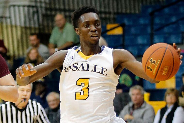 La Salle's Cleon Roberts.