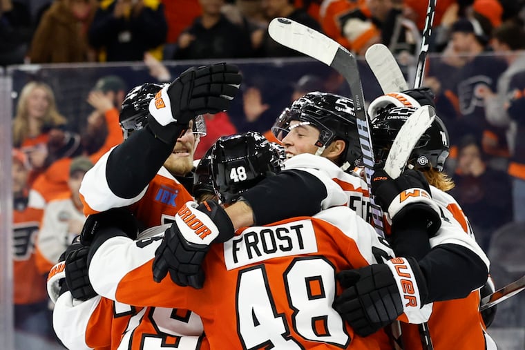 Flyers right wing Tyson Foerster celebrates his third-period goal with his teammates against the Columbus Blue Jackets on Saturday.
