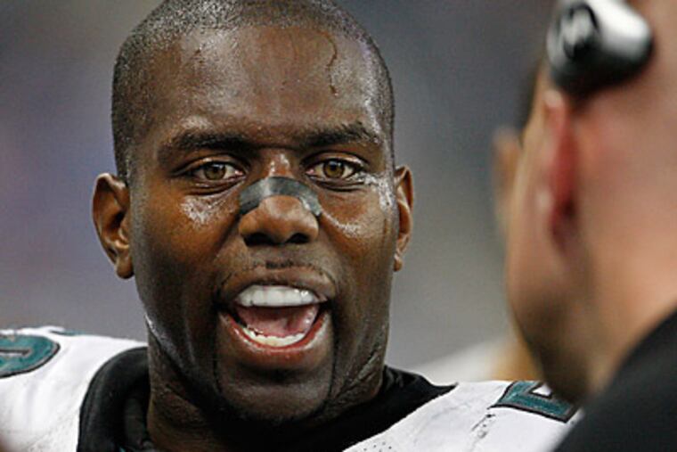 Trent Cole left yesterday's game with an injury but eventually returned. (Ron Cortes/Staff File Photo)