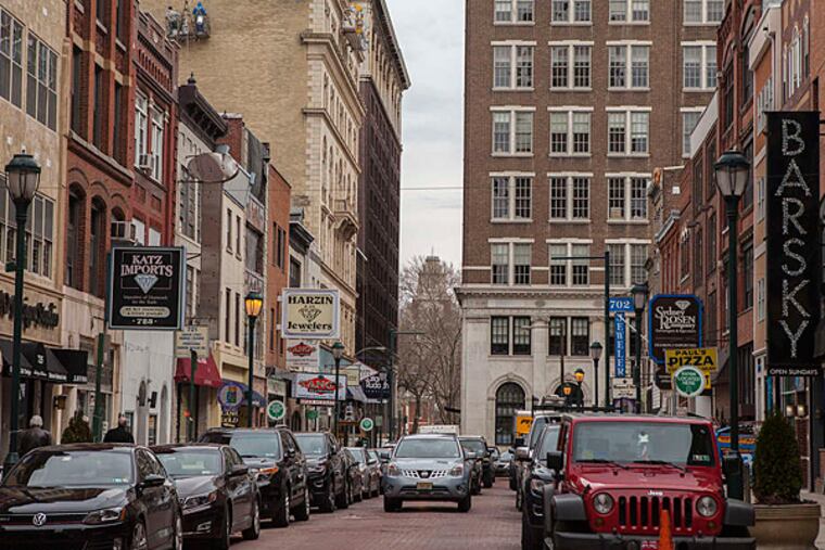 Jewelers' Row, two blocks between Walnut and Chestnut from Seventh to Eighth, is a survivor from Philadelphia's heyday as the "workshop of the world." (CHRIS FASCENELLI / Staff Photographer)