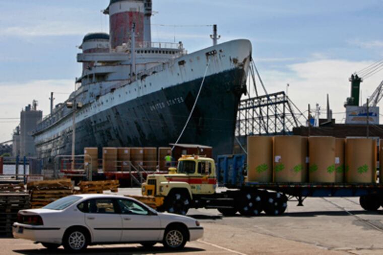 The SS United States, docked at Pier 82, could add prestige to a riverfront casino, Mayor Nutter said. (Michael S. Wirtz / Staff Photographer)