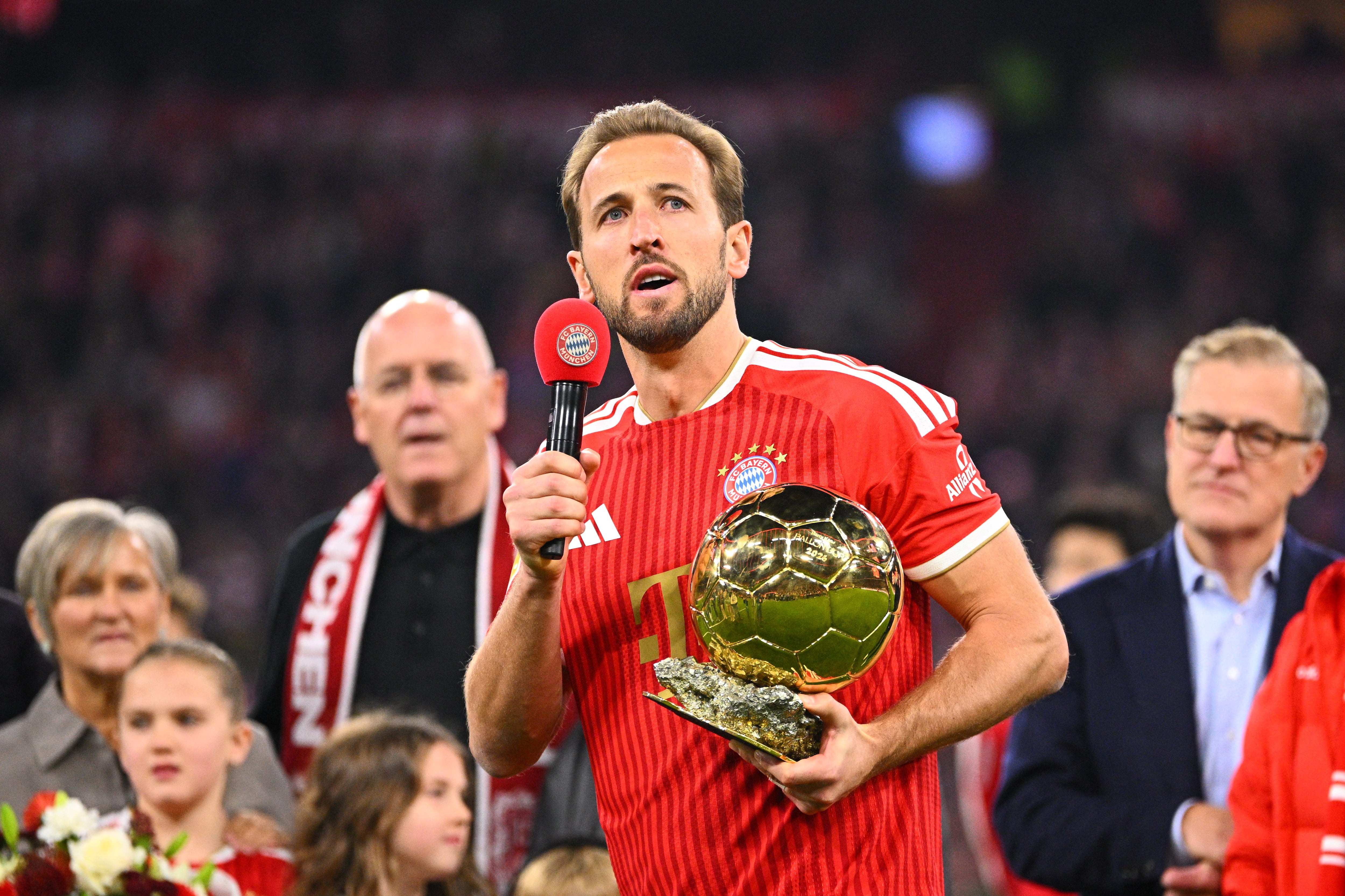 Atletico Madrid is on top of La Liga and Kane honored in Germany before Klassiker
