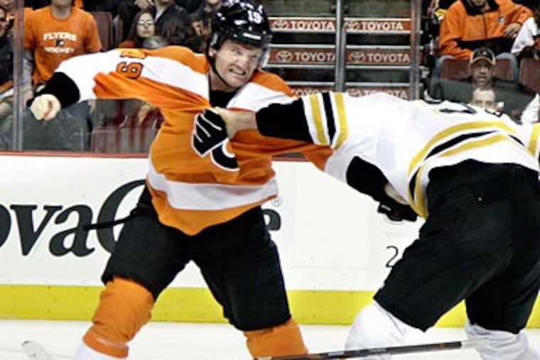 Scott Hartnell collected three points in the four games Claude Giroux missed. (Elizabeth Robertson/Staff Photographer)