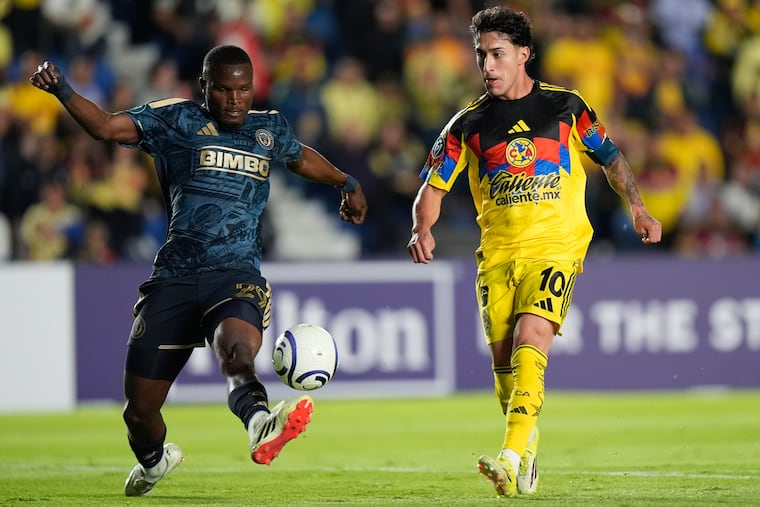 Club América's Alejandro Zendejas (right) battles with Union defender Olwethu Makhanya during Wednesday's CONCACAF Champions Cup round of 16 second leg soccer match in Mexico City.
