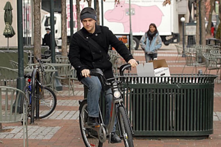 Mike DeLiso, a junior electrical engineering major at Penn, test
rides a bike-sharing bike during a demonstration Thursday by advocates of the program. ( Tom Gralish / Staff Photographer )