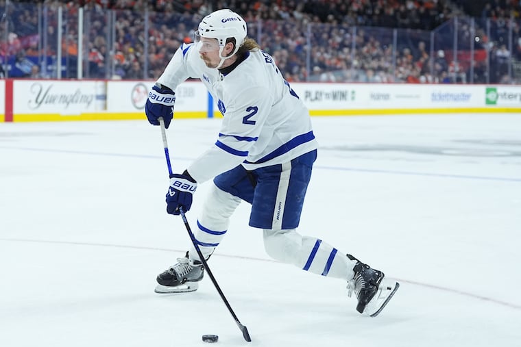 Simon Benoît in action against the Flyers, his new team.