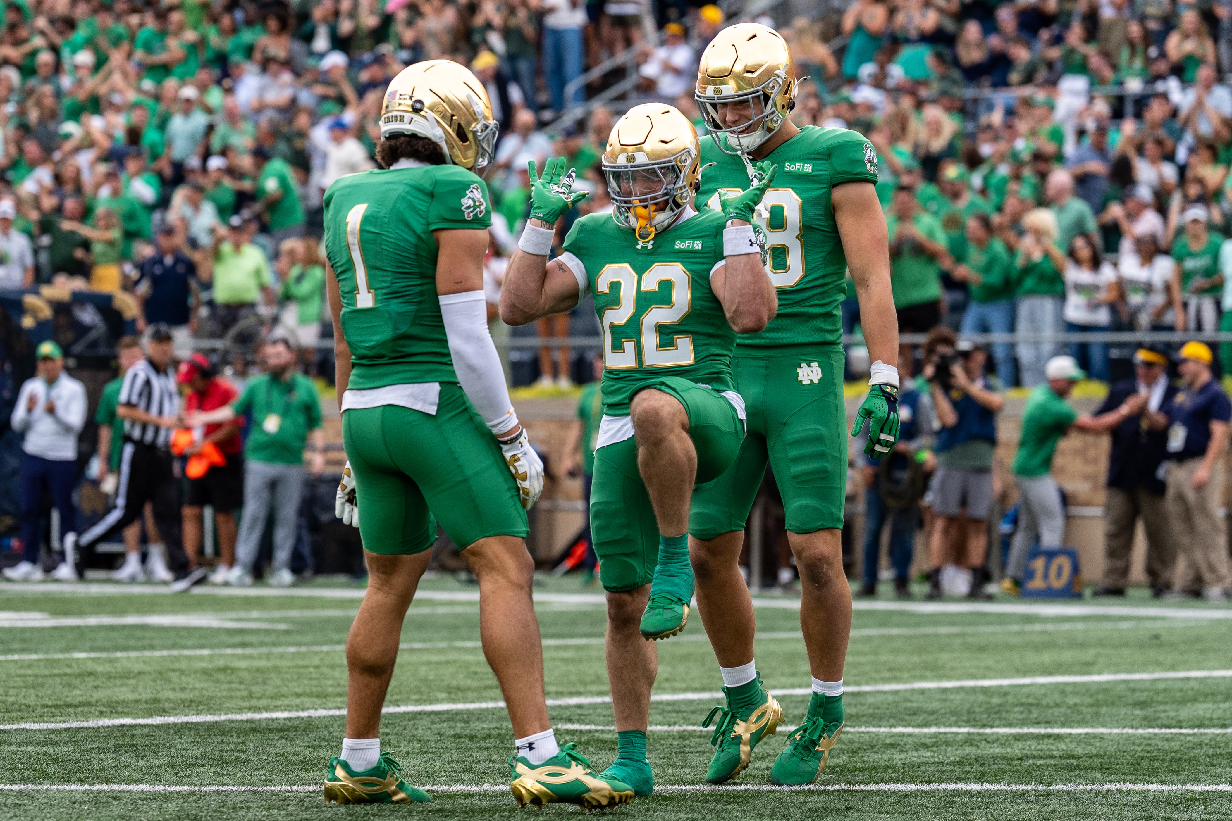 No. 3 Notre Dame uses big plays to rout Stanford 58-7 for its 16th straight victory