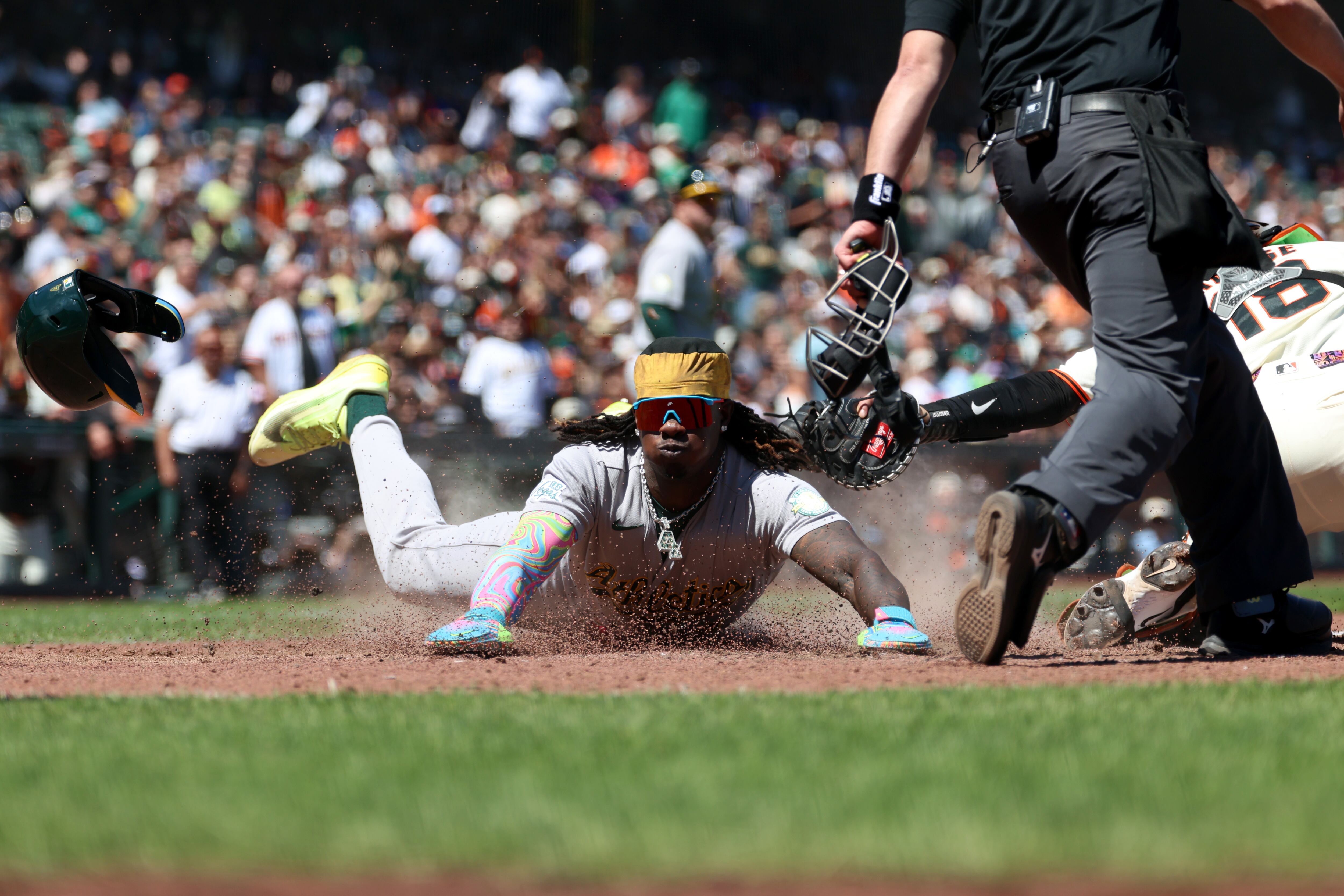 Athletics score 4 times with 2 out in the 9th inning, rally to beat the Giants 9-6