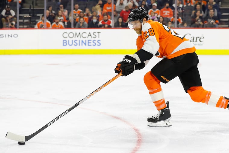 Flyers center Claude Giroux is building a Hockey Hall of Fame resume as he approaches 900 career points and still a lot left in the tank.