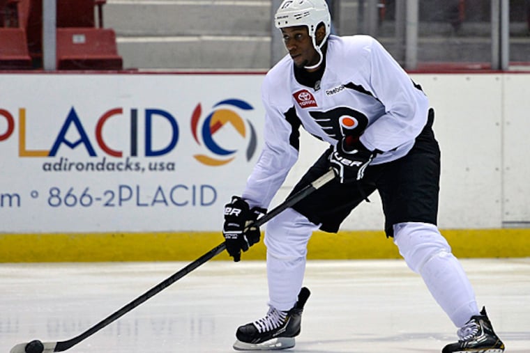 Flyers winger Wayne Simmonds participates in a practice session. (John DiGiacomo/AP)