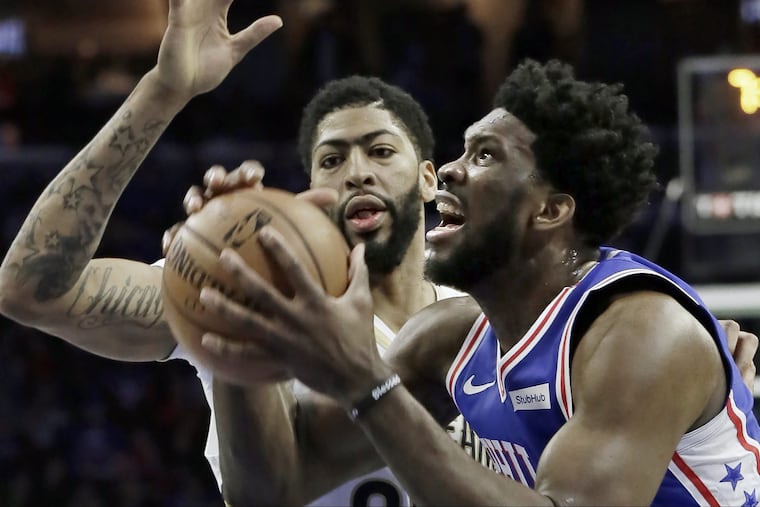Sixers center Joel Embiid up against Pelicans big man Anthony Davis in the first quarter.