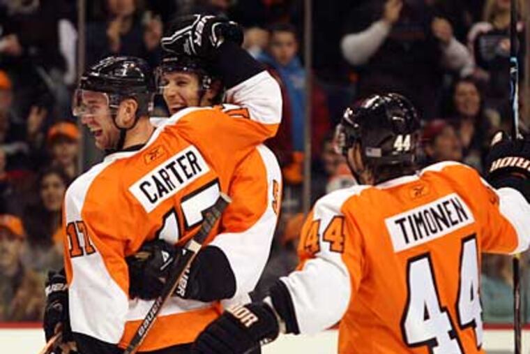 Jeff Carter scored two goals in the Flyers' win over Columbus. (Yong Kim/Staff Photographer)