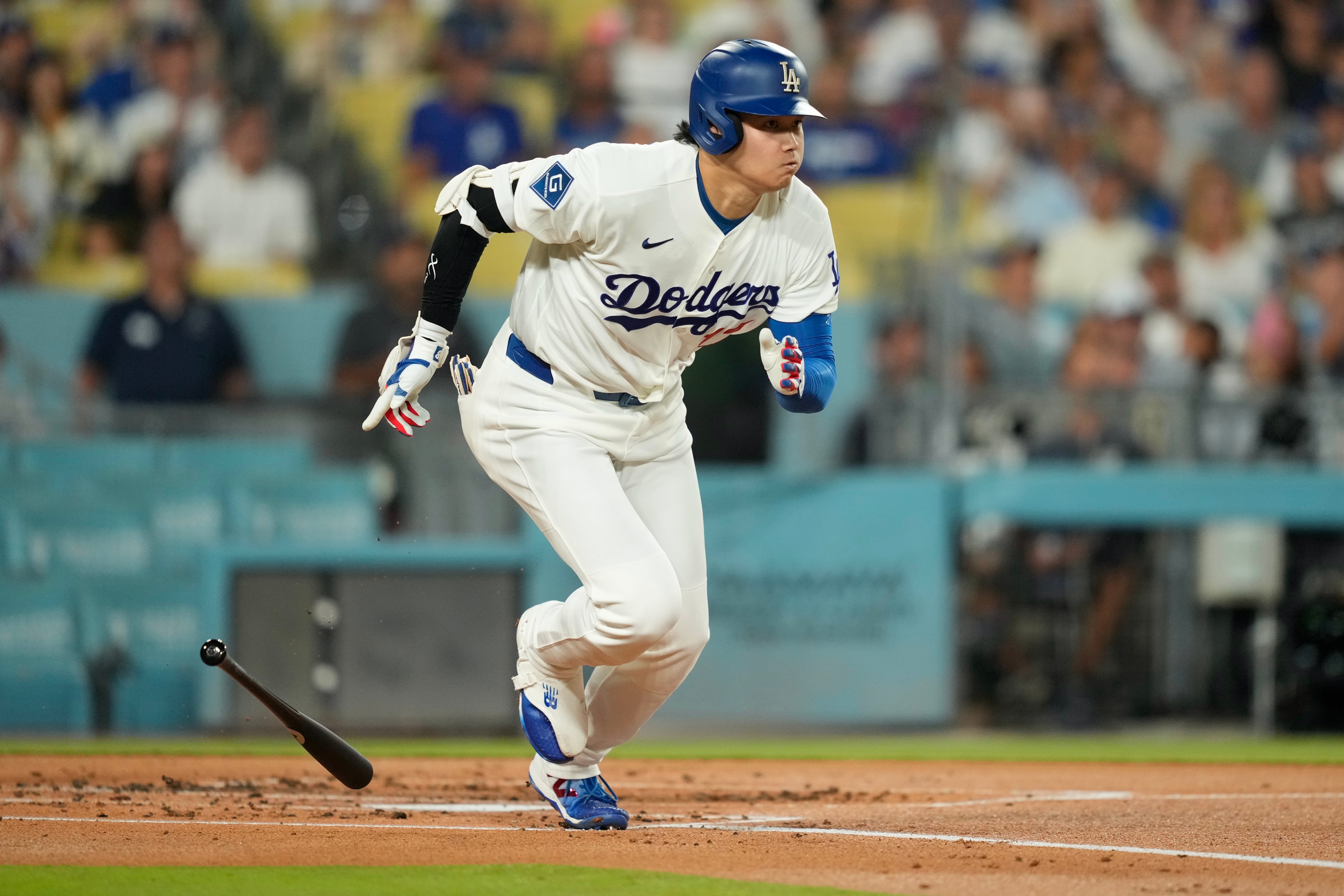 Shohei Ohtani gets a hit in his return to the Dodgers' lineup after 2 weeks out