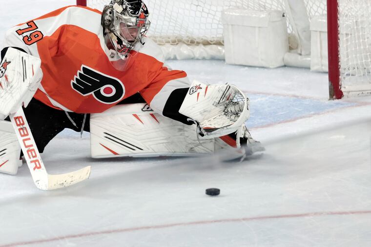 Flyers goalie Carter Hart makes a save.