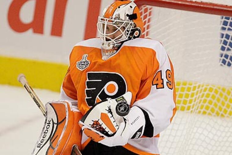 The Flyers have signed goalie Michael Leighton to a 2-year deal. (David Maialetti / Staff Photographer)