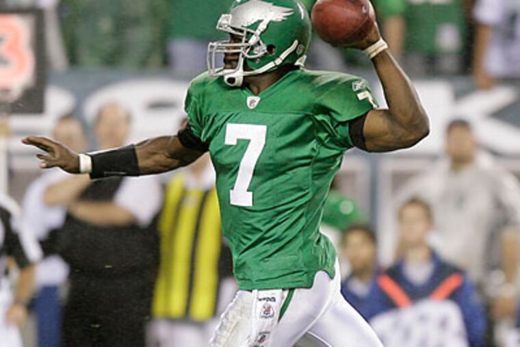 Led by Michael Vick, the Eagles' offense averaged 27.4 points per game this season. (Yong Kim/Staff file photo)
