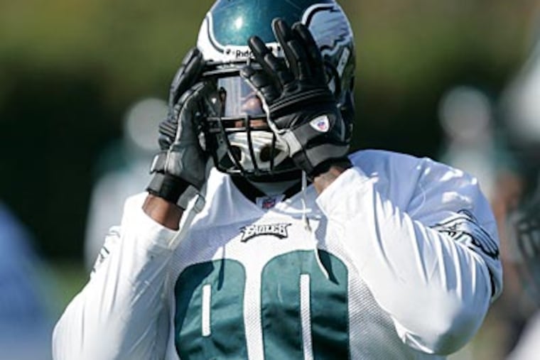 Antonio Dixon has 17 tackles and 2 sacks so far this season. ( David Swanson / Staff Photographer )