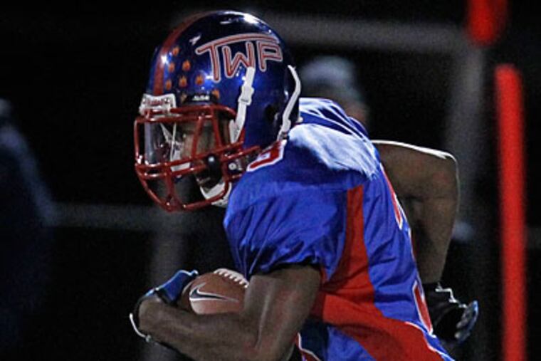 Washington Township's Al Ashton returns the opening kickoff for a touchdown. (Ron Cortes/Staff Photographer)