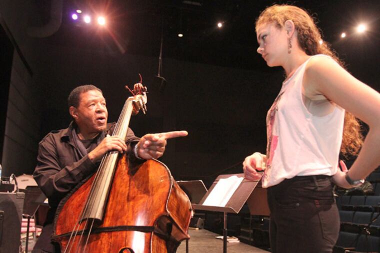 Buster Williams, (left) works with student Raquel Kahn during a three-day workshop at Abington Friends School. (Charles Fox / Staff Photographer)