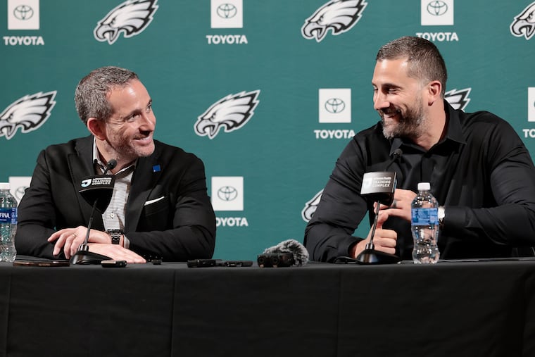 Eagles general manager Howie Roseman (left) and coach Nick Sirianni discuss moving up to draft Makai Lemon Thursday night in the first round of the 2026 NFL draft.