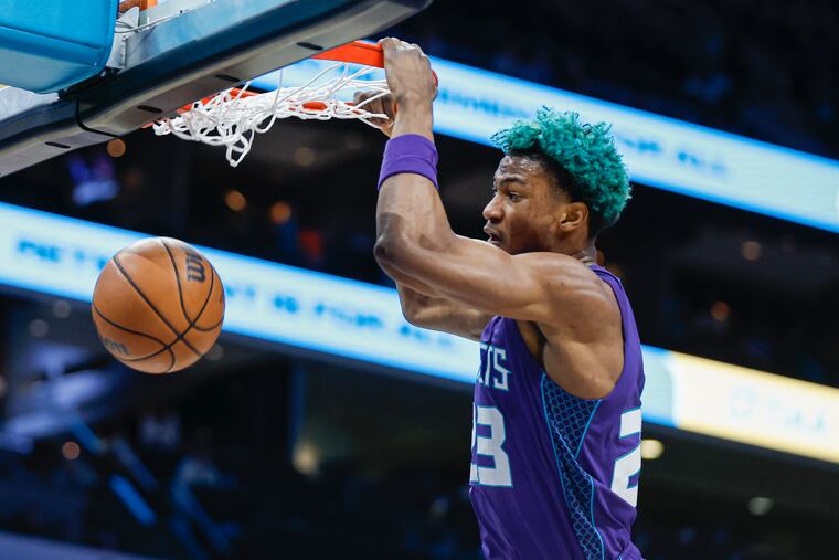 Kai Jones dunking against the Toronto Raptors as a member of the Charlotte Hornets last season.