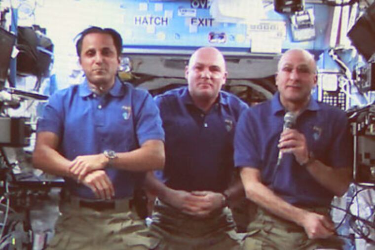 Summary: Grewmembers aboard the International Space Station (via NASA TV) speaking at Philadelphia University in Gallagher Gym Tuesday at 10:30 a.m.
CAPTION -- NASA astronauts (from left) Joe Acaba, Andre Kuipers, Don Pettit are talking to the kids on a giant screen at the Philadelphia University gym from International Space Station on June 26, 2012.
( AKIRA SUWA / Staff Photographer )
