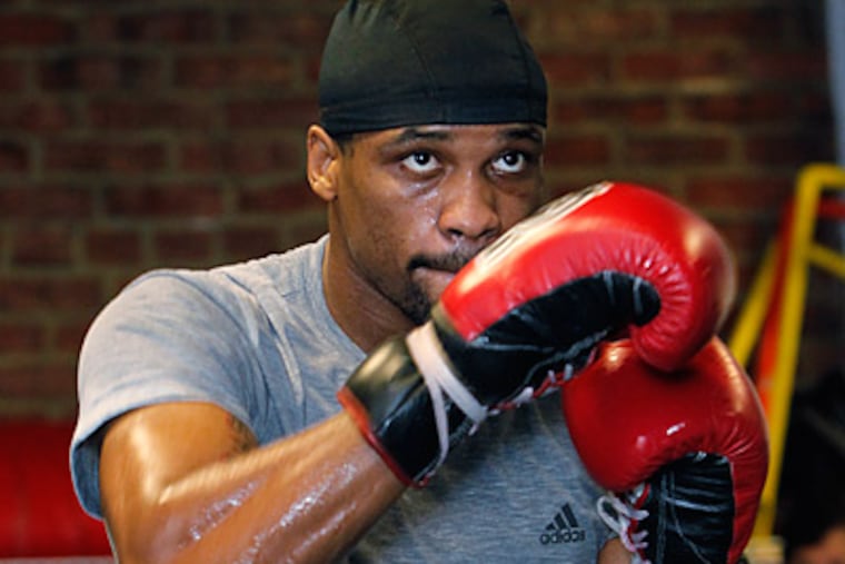 Philly boxer Mike Jones trains at Joe Hand Boxing Gym in Northern Liberties. (Alejandro A. Alvarez/Staff Photographer)
