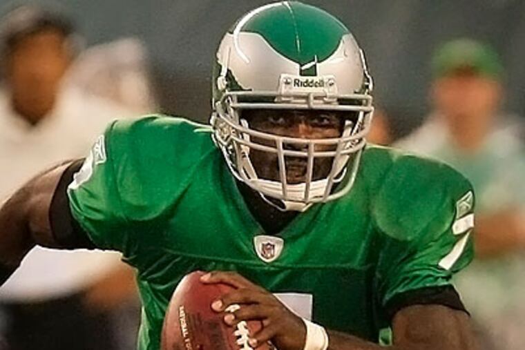 "I'm still going to play my game," Michael Vick said of his plan for Sunday. (Ron Cortes/Staff file photo)