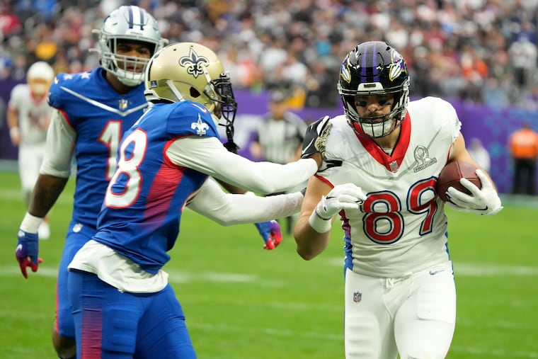 J.T. Gray (48, defending Mark Andrews of the Ravens in the 2022 Pro Bowl) has a chance to bring a veteran dimension to the Eagles special teams.