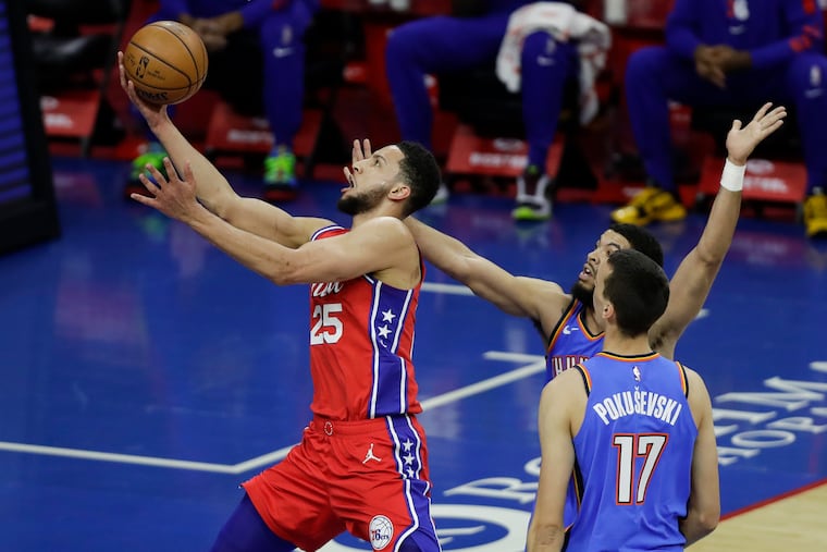Sixers guard Ben Simmons, showing some aggression on offense, drives past the Oklahoma City Thunder's Kendrick Williams and Aleksej Pokusevski on Monday, April 26, 2021.