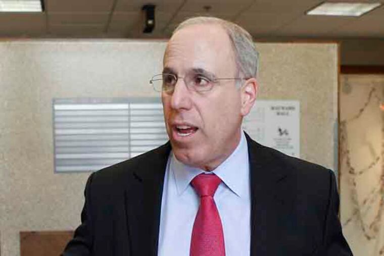 Steve Spinelli has been in academia for quite some time now, currently as president of Philadelphia University, a post he has held since Sept. 2007.
Steve Spinelli is talking about students creations at the School of Design and Engineering building.
May 21, 2013. ( AKIRA SUWA / Staff Photographer )